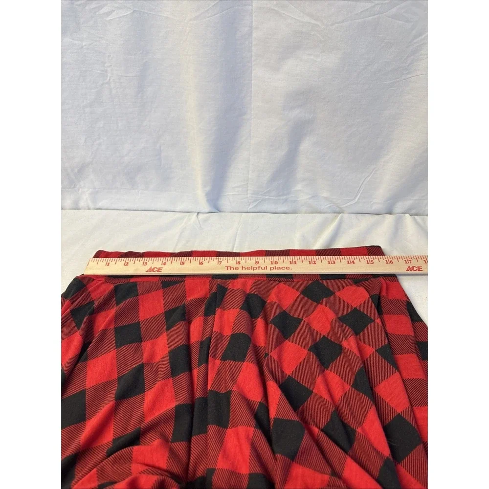 DJT Skirt With Attached Shorts Skort Women’s Size XL Red Black Plaid Pull On